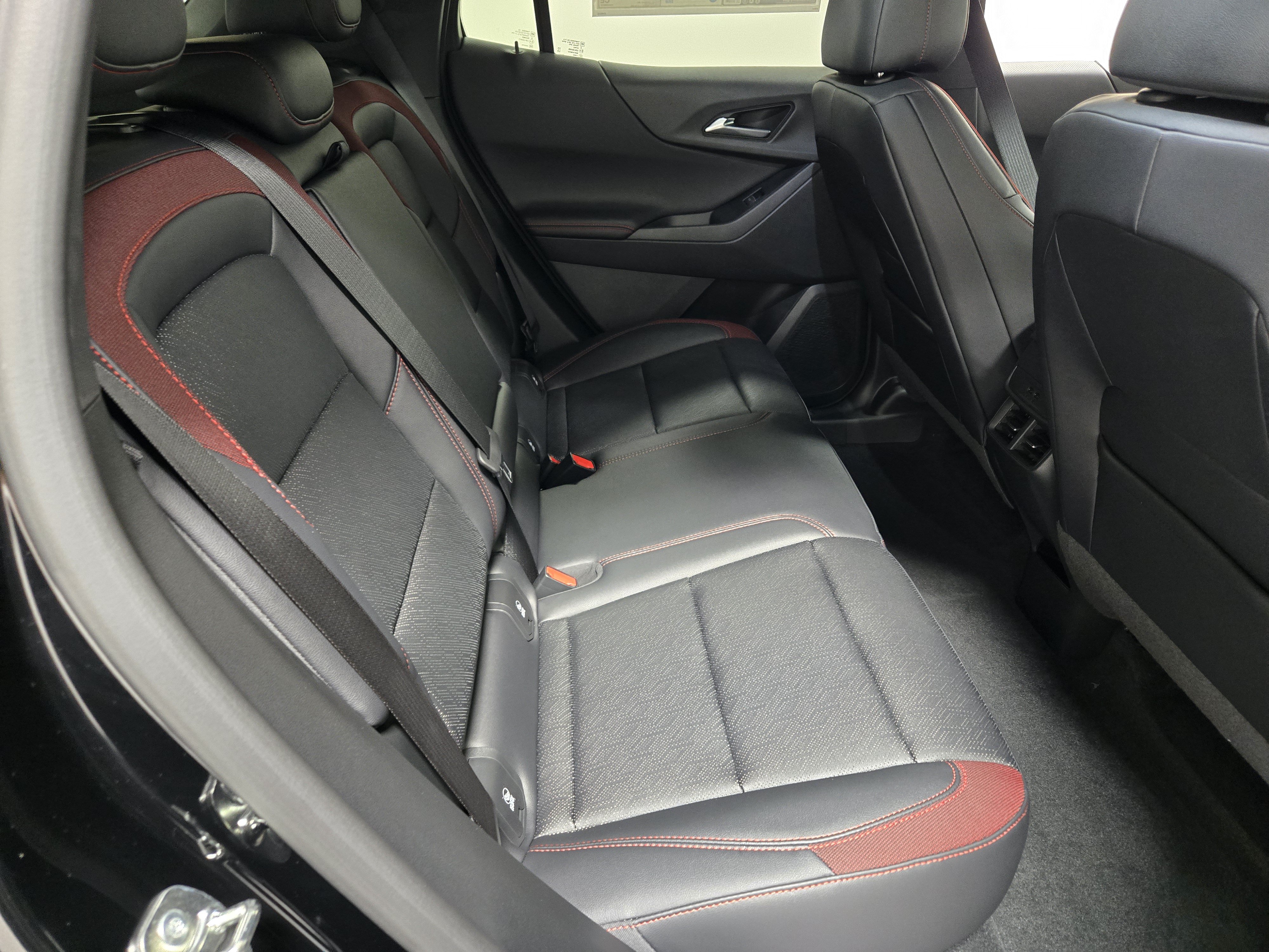 2027 Chevrolet Equinox RS - Photo 9