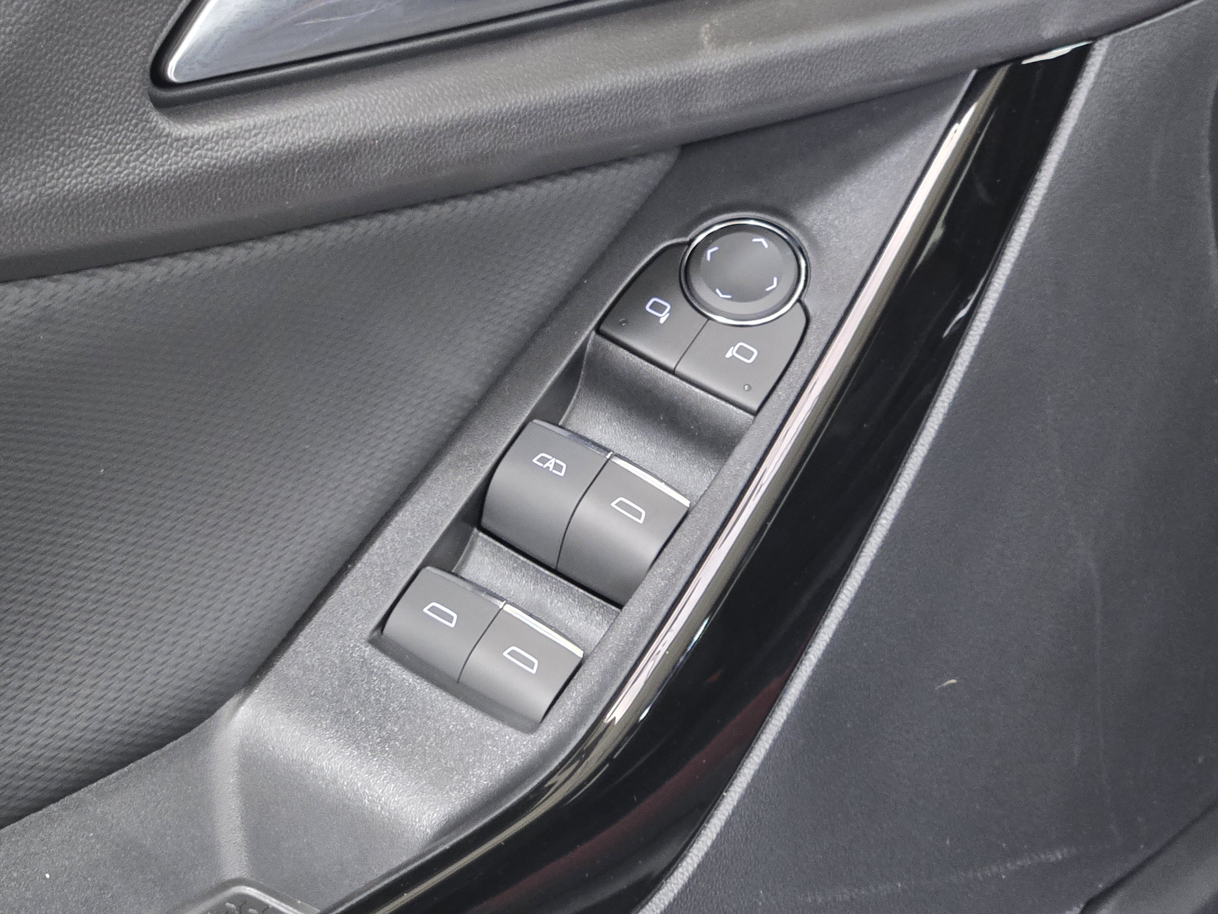 2027 Chevrolet Equinox RS - Photo 20