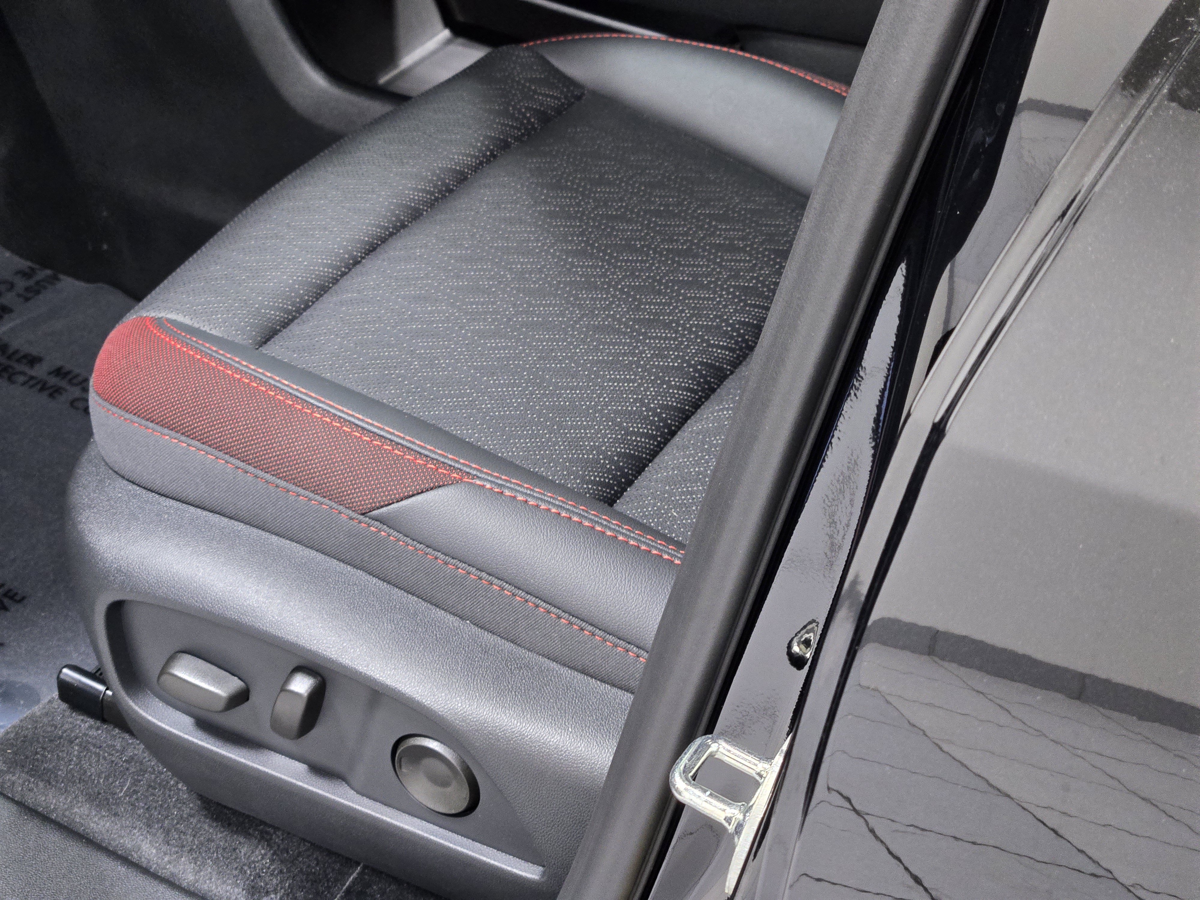 2027 Chevrolet Equinox RS - Photo 22