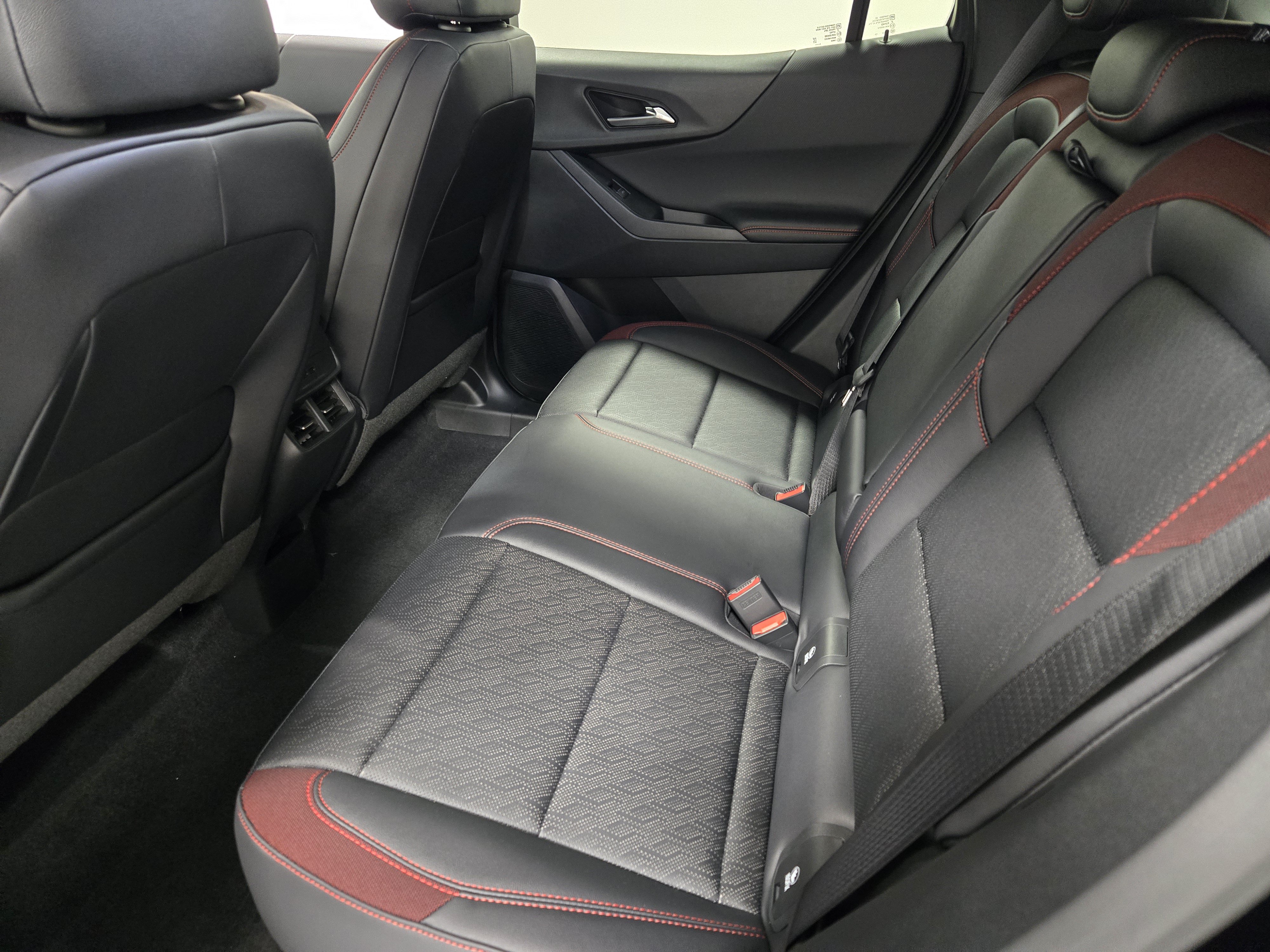 2027 Chevrolet Equinox RS - Photo 16