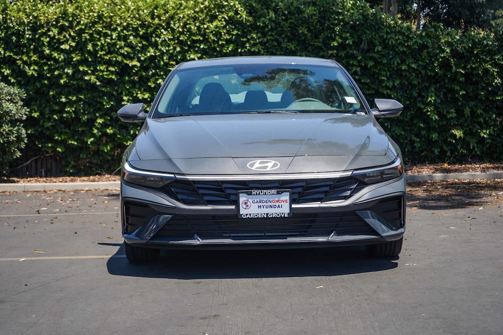New 2026 Hyundai Elantra SE Sedan