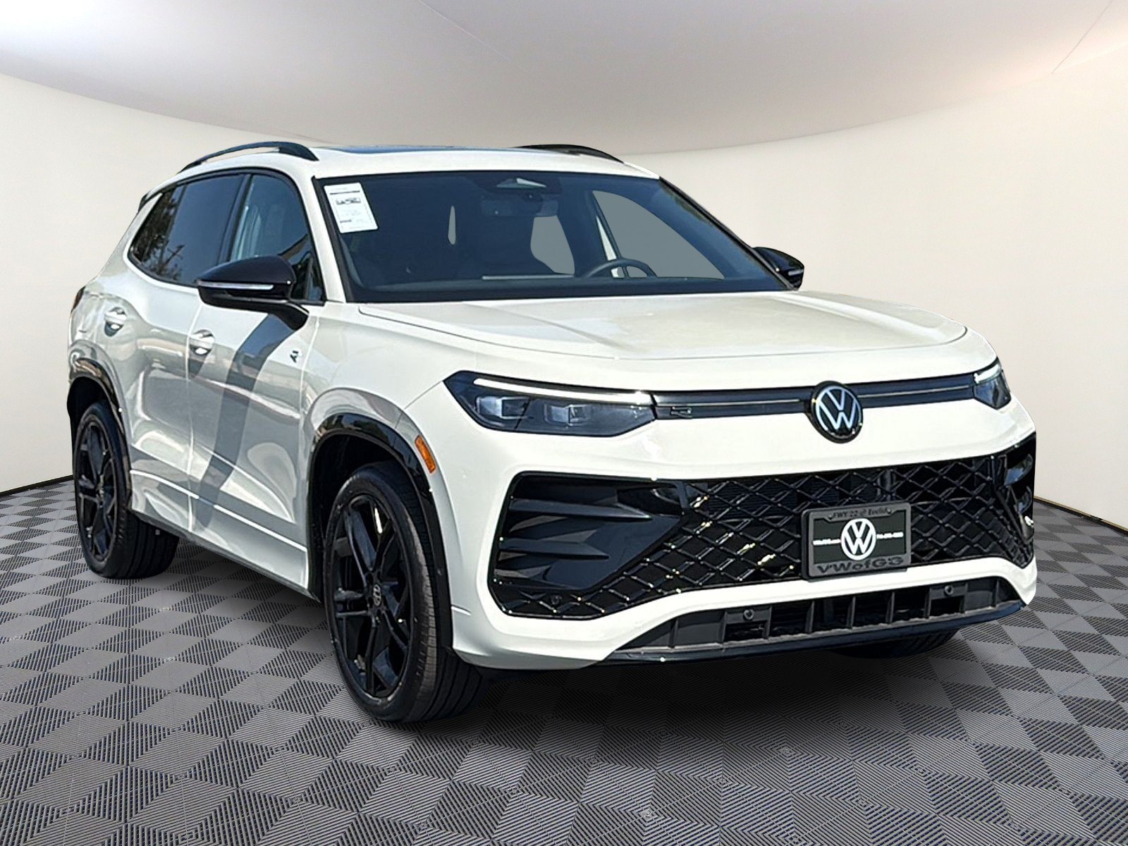 New 2026 Volkswagen Tiguan SE R-Line Black SUV