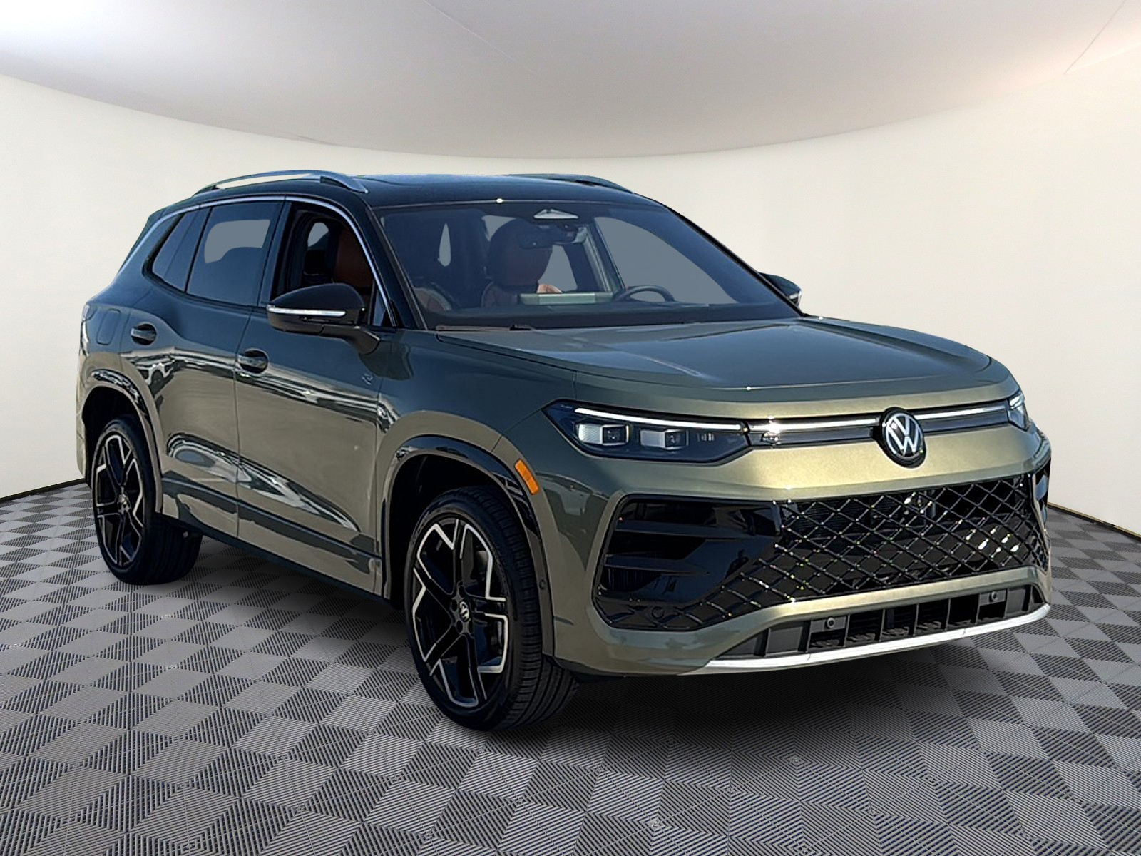 New 2026 Volkswagen Tiguan SEL R-Line Turbo SUV