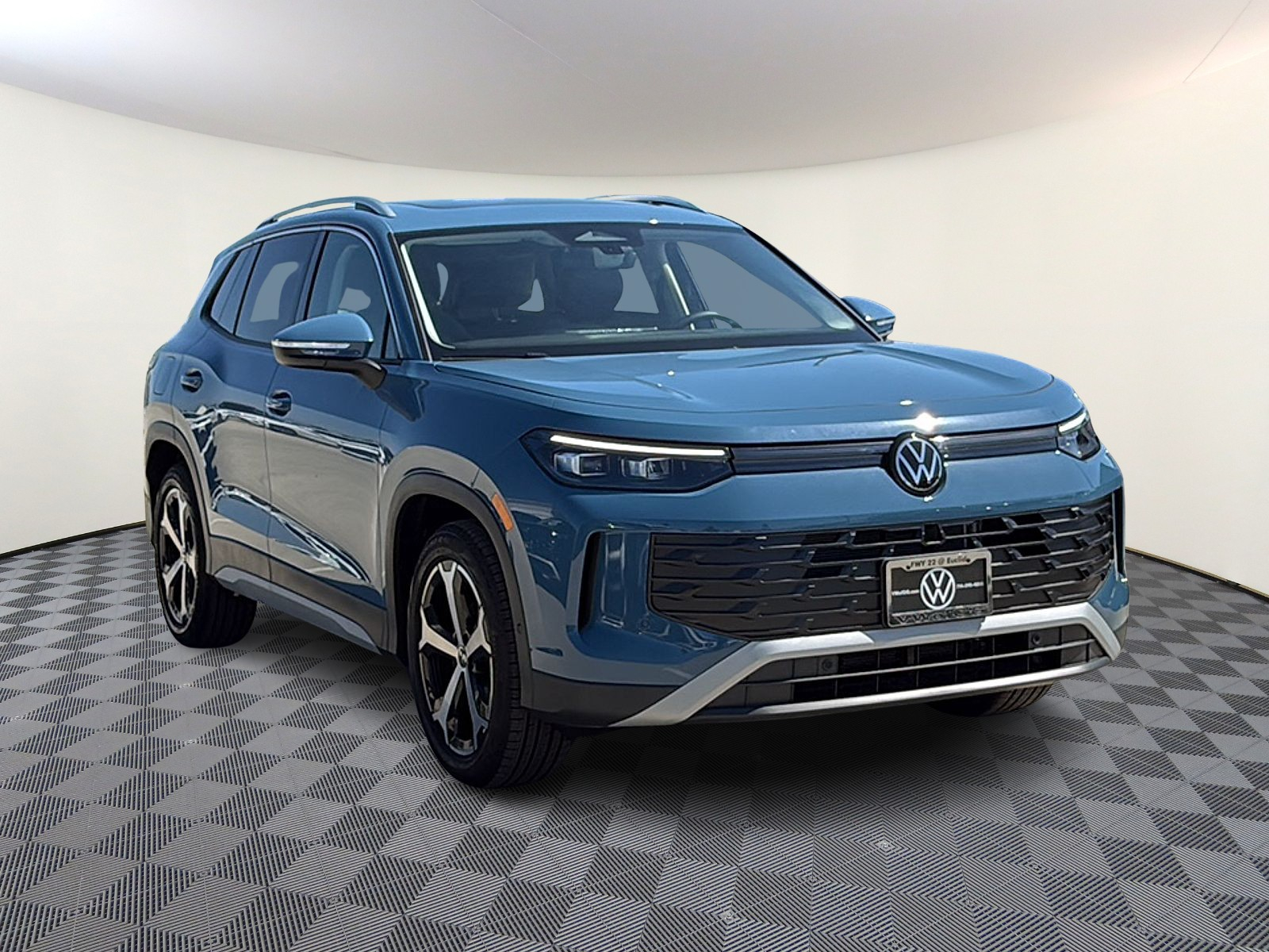 New 2026 Volkswagen Tiguan SE SUV