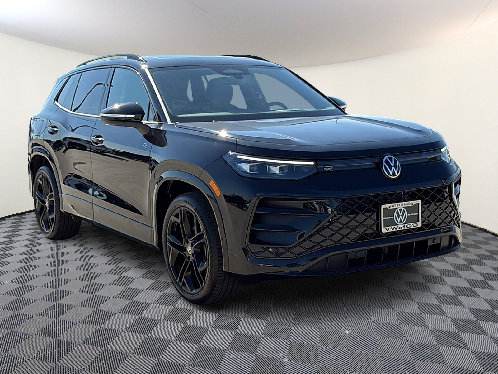 New 2026 Volkswagen Tiguan SE R-Line Black SUV