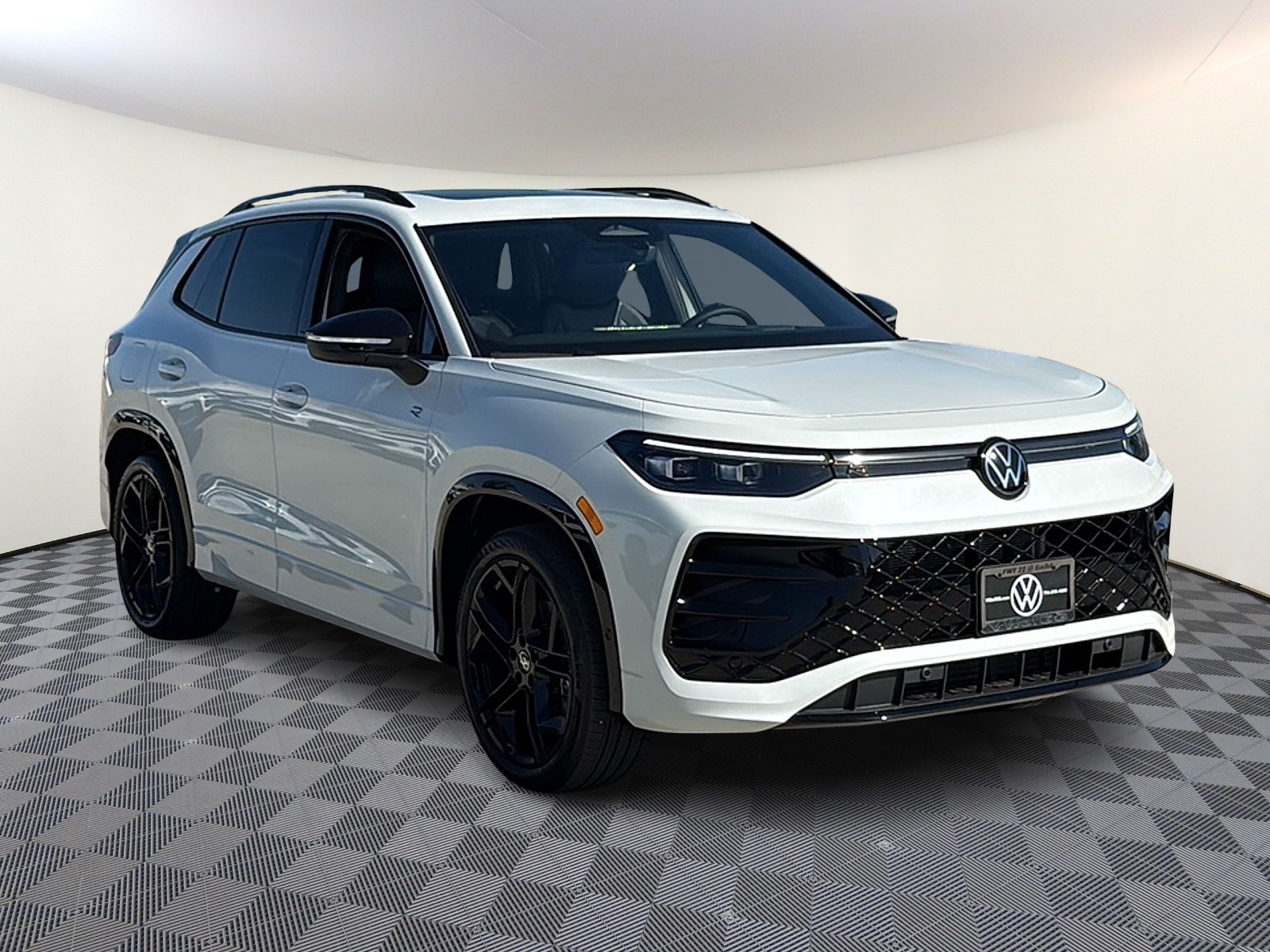 New 2026 Volkswagen Tiguan SE R-Line Black SUV