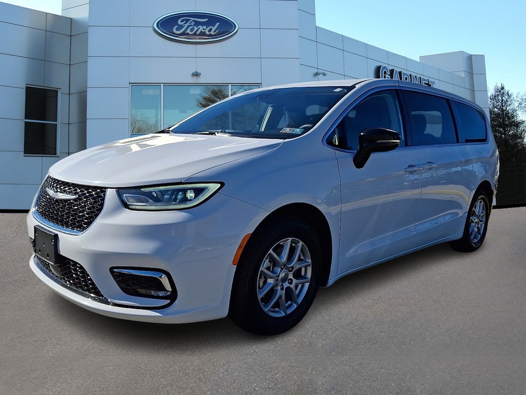 Used 2024 Chrysler Pacifica Touring L WG