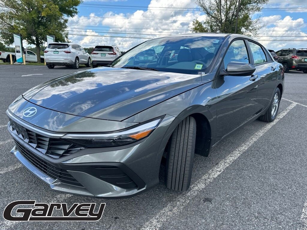 New 2026 Hyundai Elantra SE Sedan