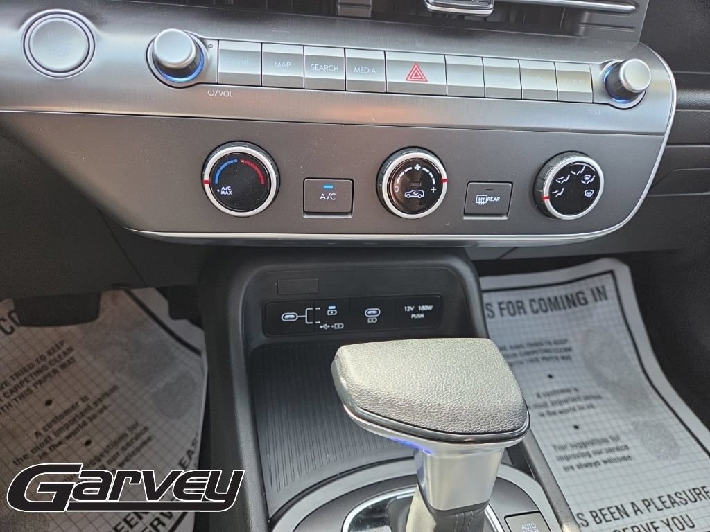 2025 Hyundai Kona SE - Photo 17