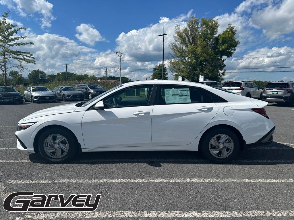 New 2026 Hyundai Elantra SE Sedan