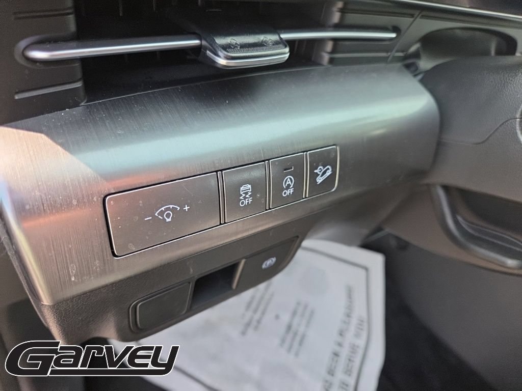 2025 Hyundai Kona SE - Photo 15