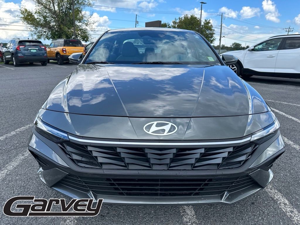 New 2026 Hyundai Elantra SE Sedan