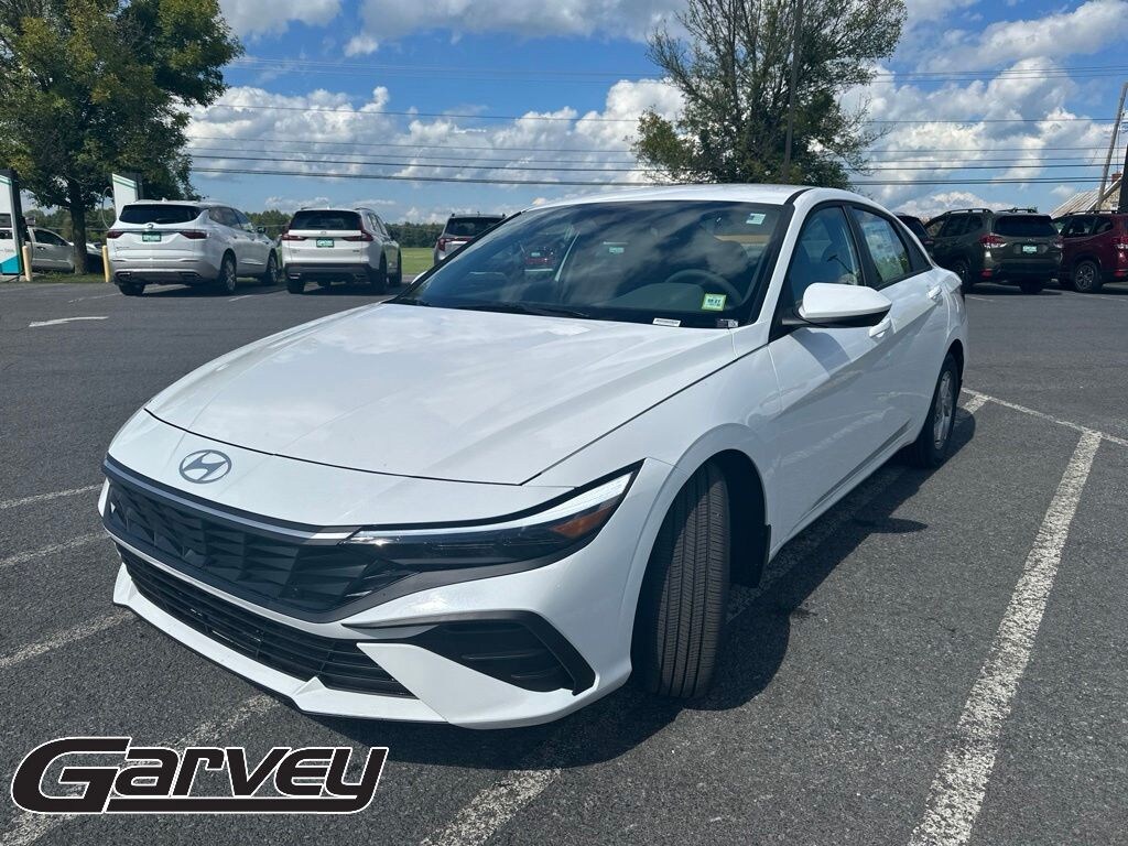 New 2026 Hyundai Elantra SE Sedan