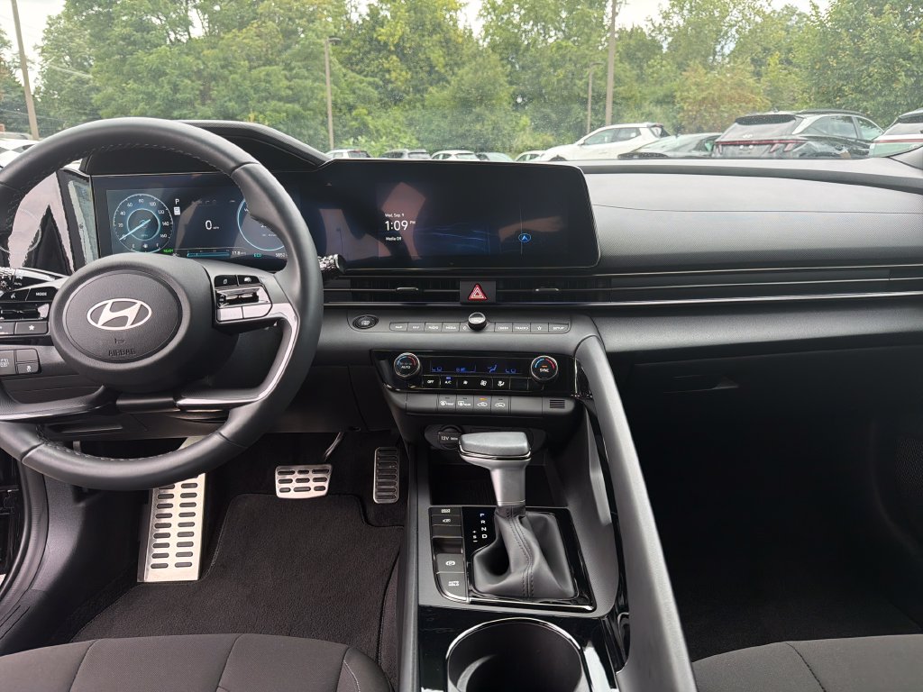 2025 Hyundai Elantra Blue - Photo 13
