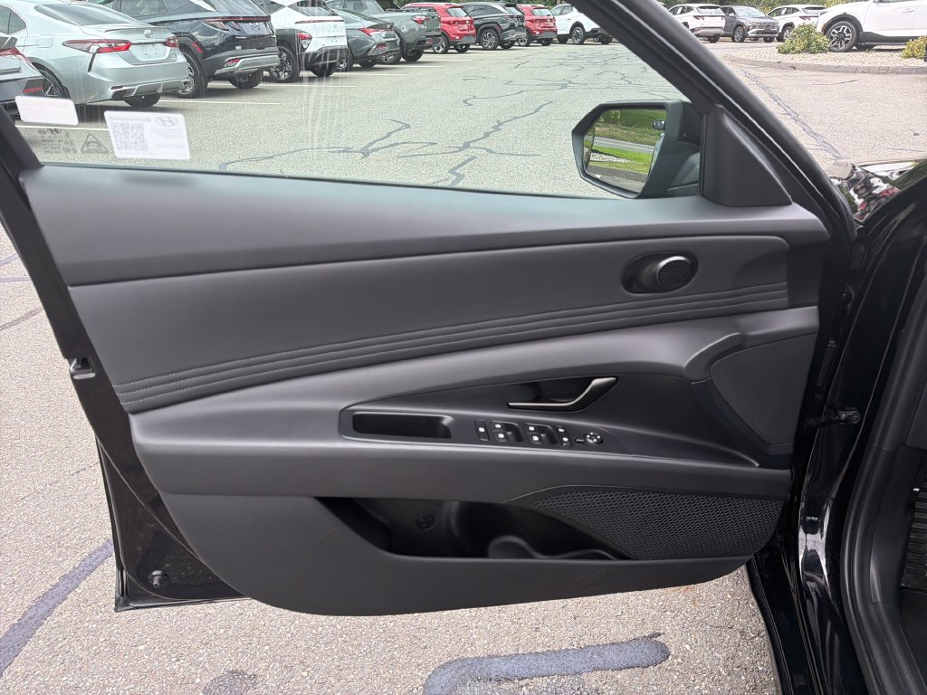 2025 Hyundai Elantra Blue - Photo 11