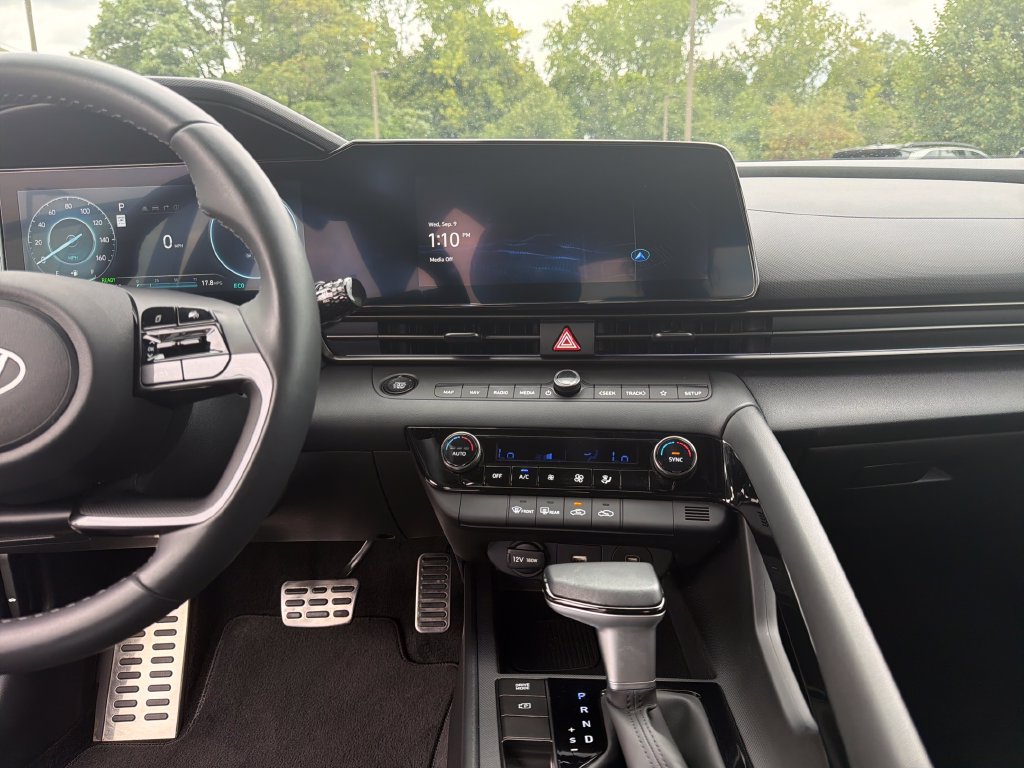 2025 Hyundai Elantra Blue - Photo 18