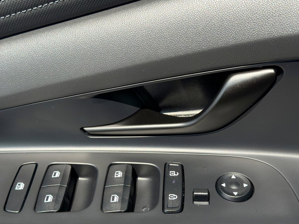 2025 Hyundai Elantra Blue - Photo 17