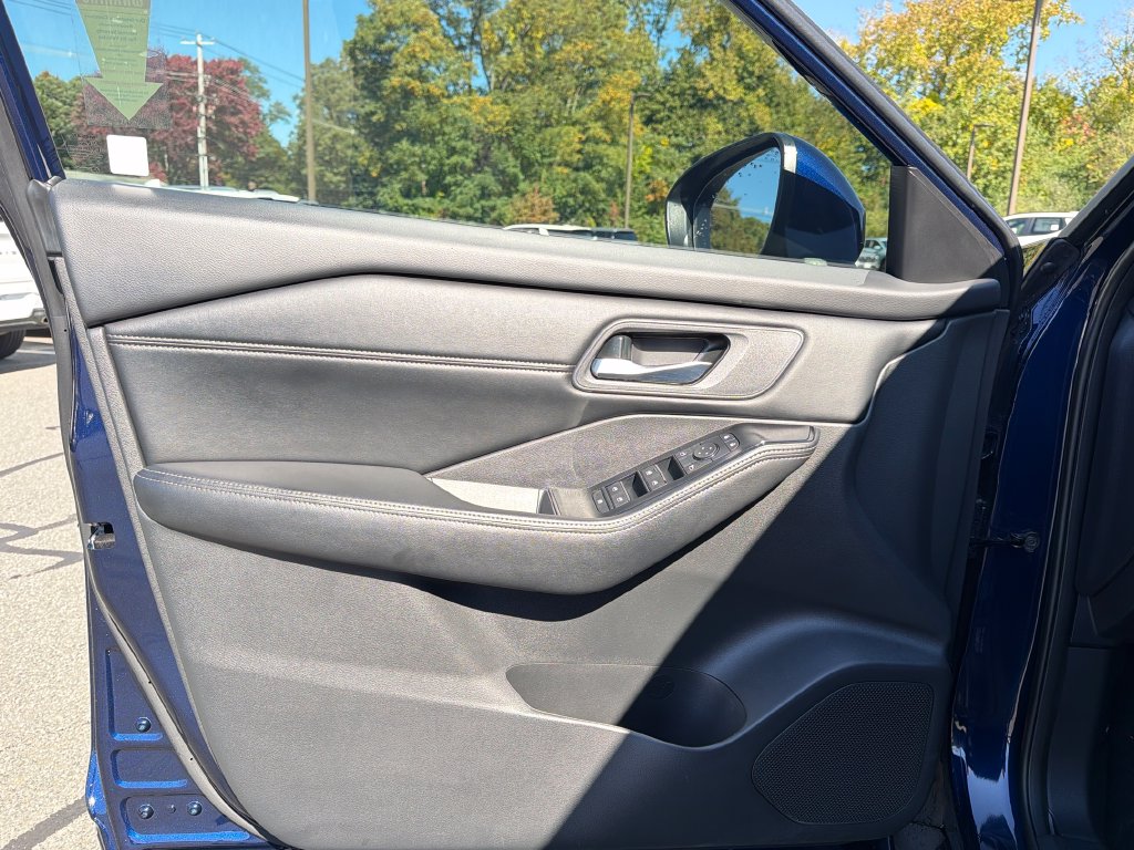 2024 Nissan Rogue SV - Photo 10