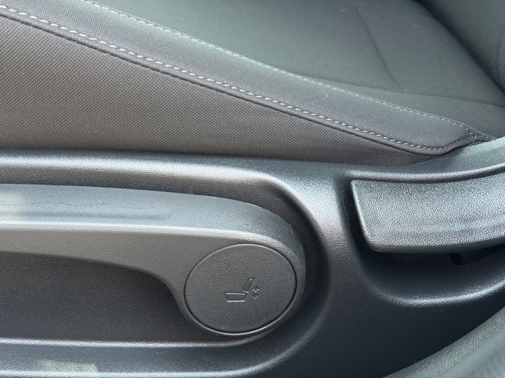 2025 Hyundai Elantra Blue - Photo 18