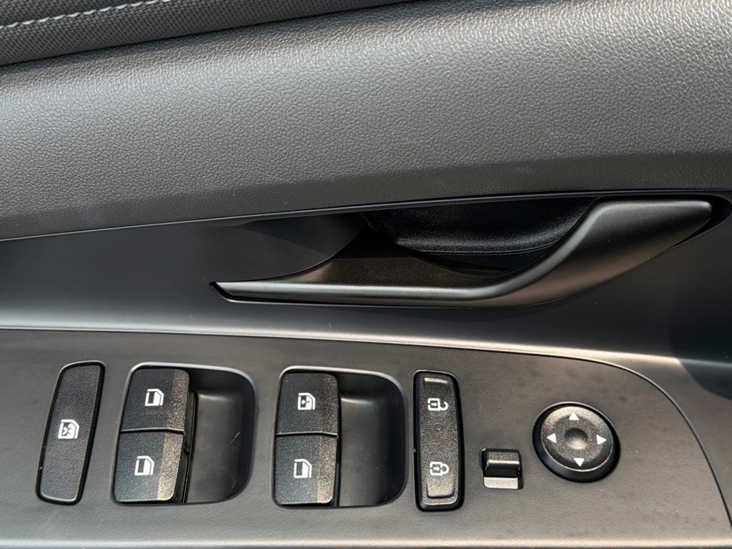 2025 Hyundai Elantra Blue - Photo 17