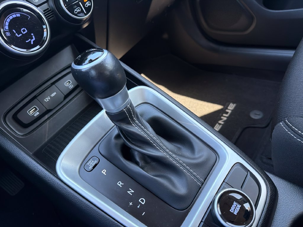 2023 Hyundai Venue SEL - Photo 25