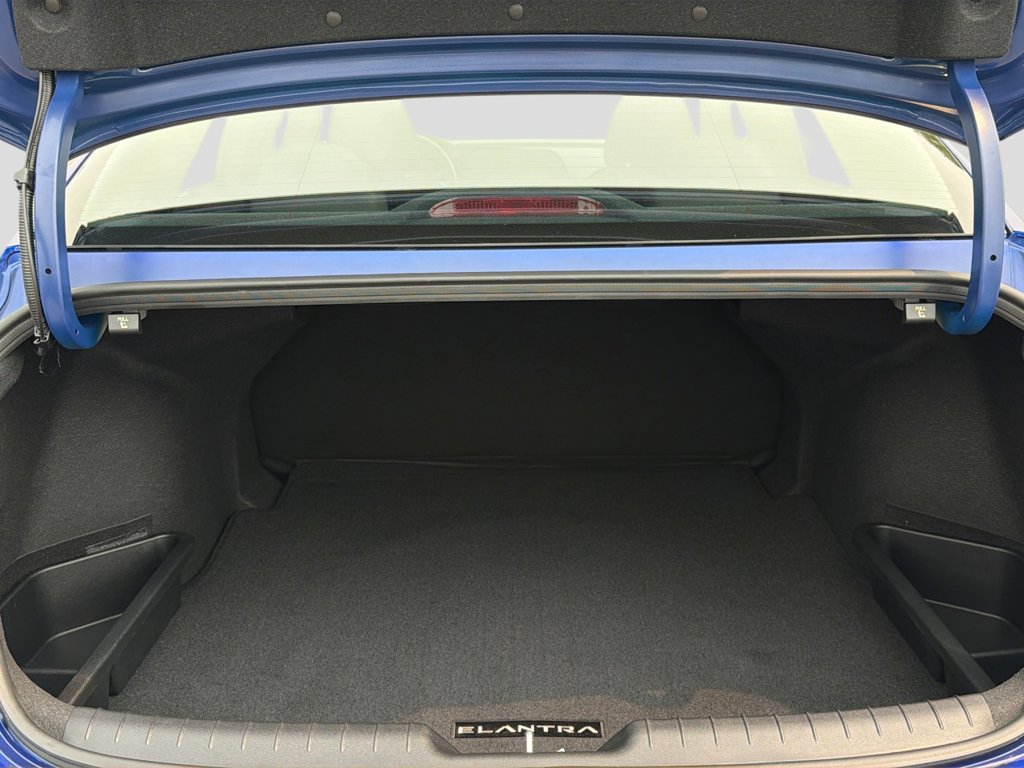 2025 Hyundai Elantra Blue - Photo 28