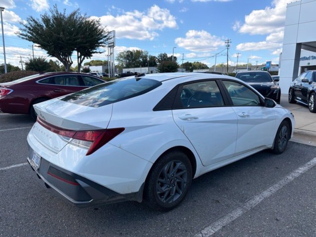 Used 2024 Hyundai Elantra Hybrid Blue Sedan