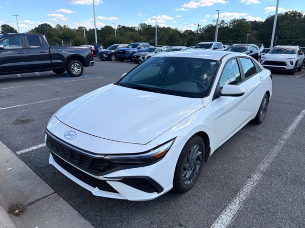 Used 2024 Hyundai Elantra Hybrid Blue Sedan