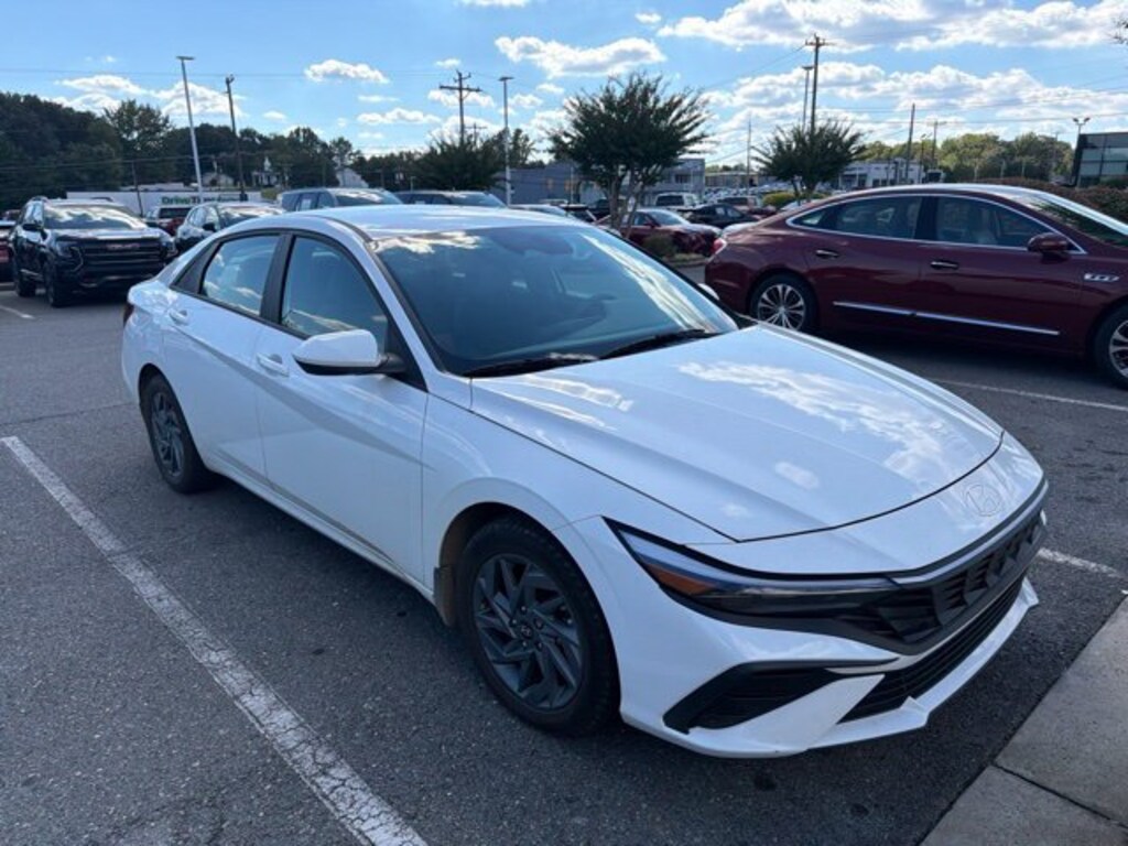 Used 2024 Hyundai Elantra Hybrid Blue Sedan
