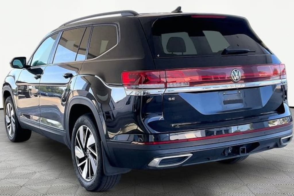 Used 2024 Volkswagen Atlas 2.0T SE w/Technology SUV