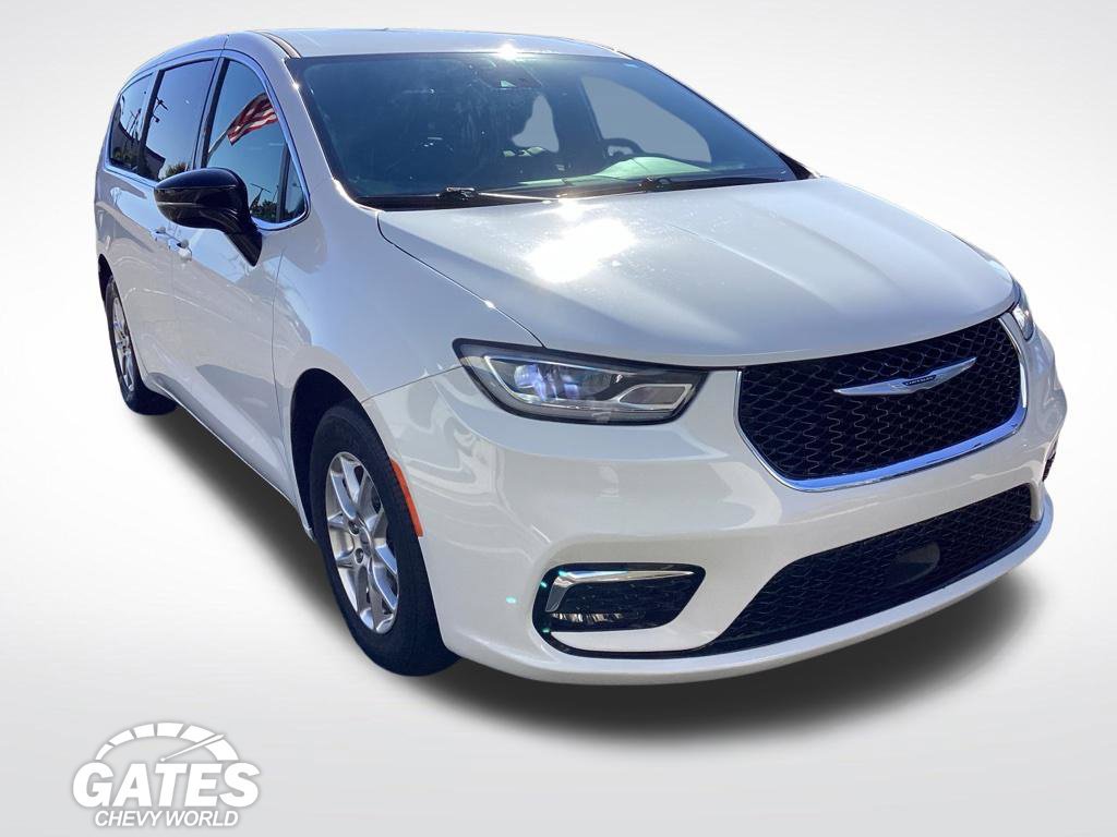 Used 2025 Chrysler Pacifica Select Van Passenger Van