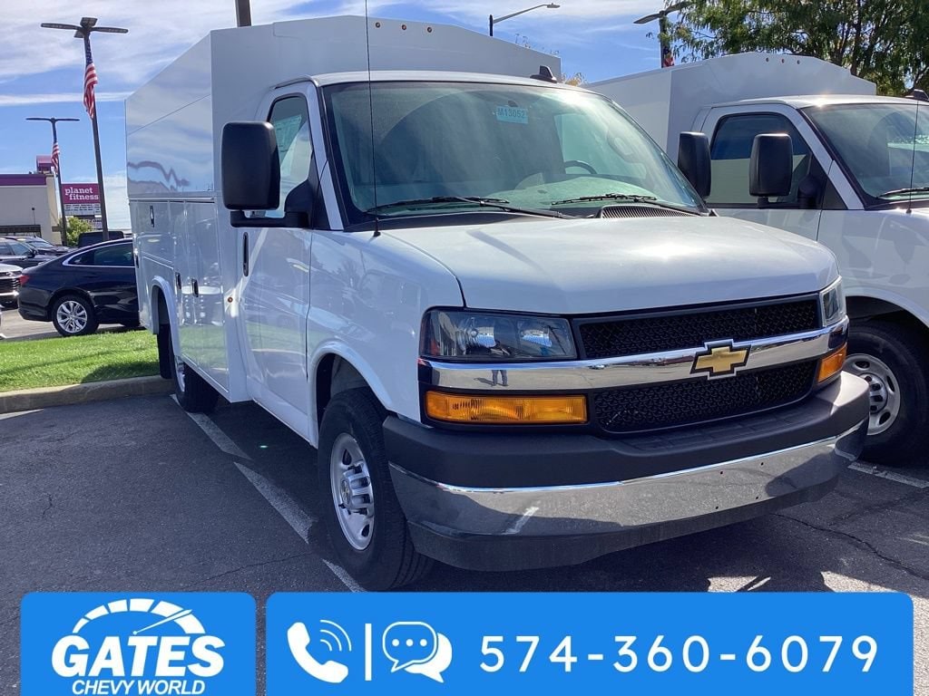 2025 Chevrolet Express Cutaway Base