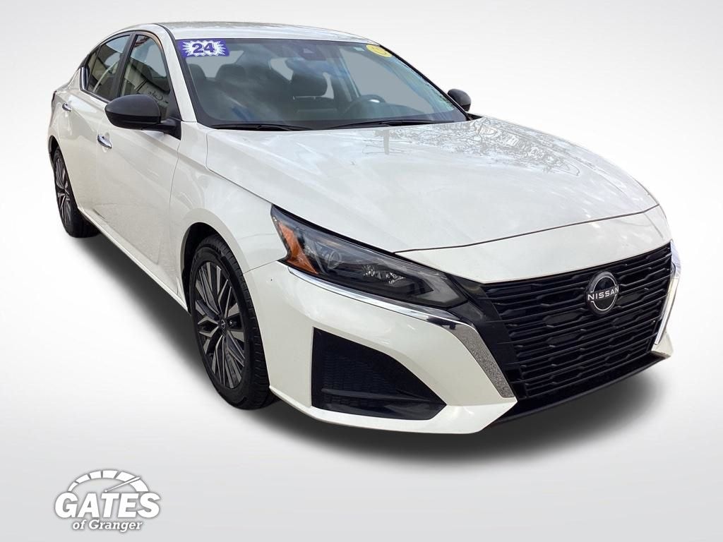 Used 2024 Nissan Altima 2.5 SV Sedan