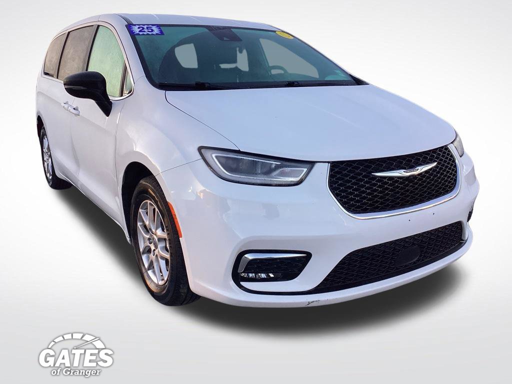 Used 2025 Chrysler Pacifica Select Minivan/Van
