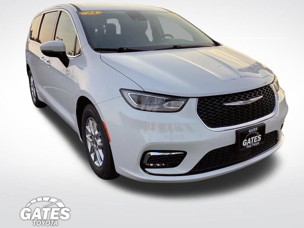 Used 2023 Chrysler Pacifica Touring L Passenger Van