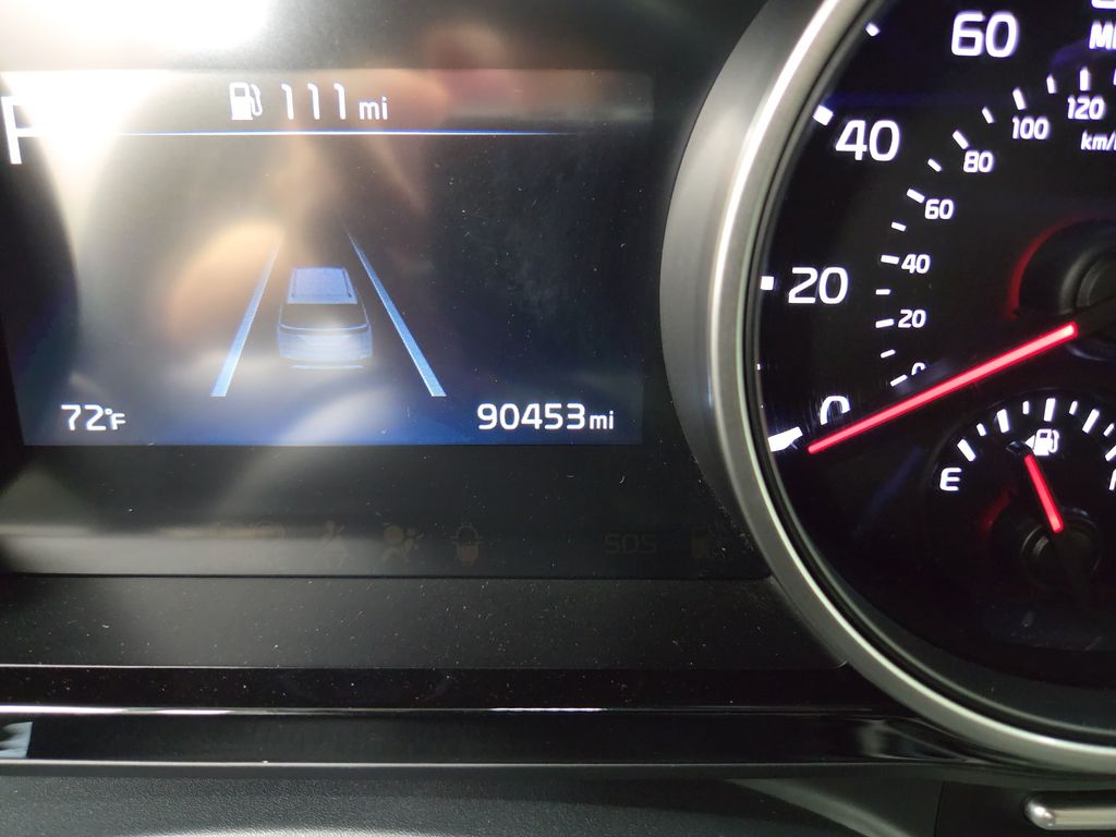 2023 Kia Carnival EX - Photo 25