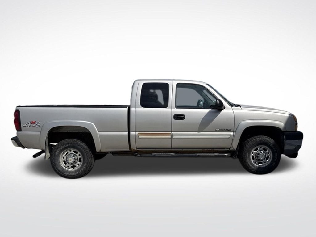 2004 Chevrolet Silverado 2500HD LS - Photo 4
