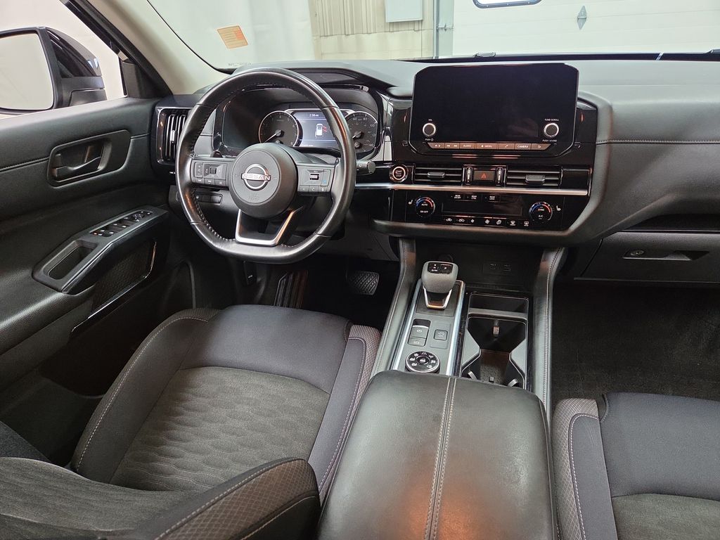 2024 Nissan Pathfinder SV - Photo 13