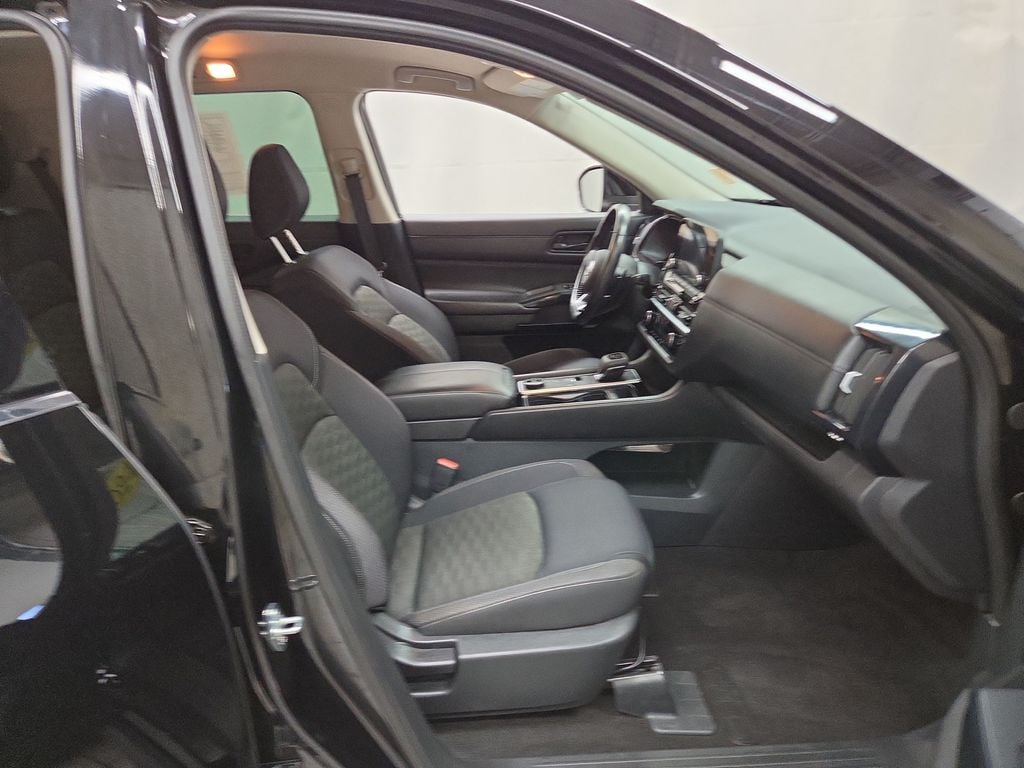 2024 Nissan Pathfinder SV - Photo 12