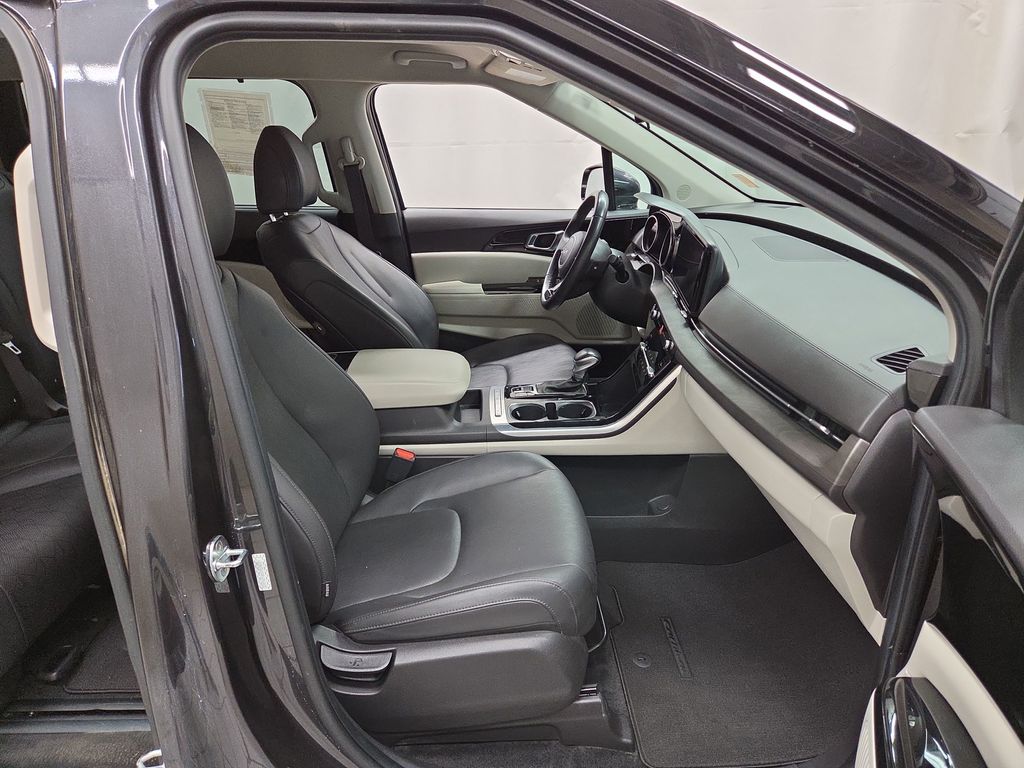 2023 Kia Carnival EX - Photo 12