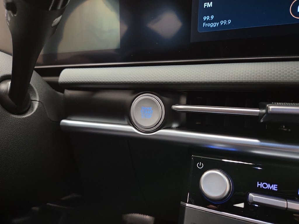 2025 Hyundai Santa Cruz SE - Photo 16