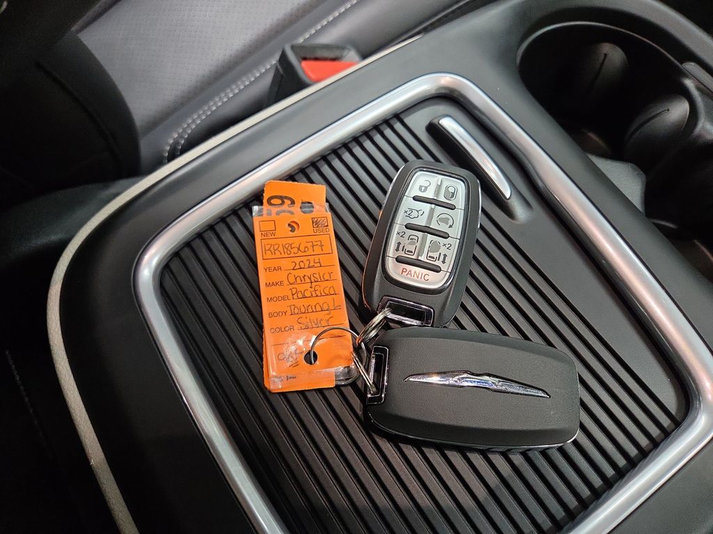 2024 Chrysler Pacifica Touring L - Photo 14