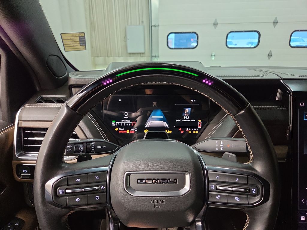 2025 GMC Yukon Denali Ultimate - Photo 23