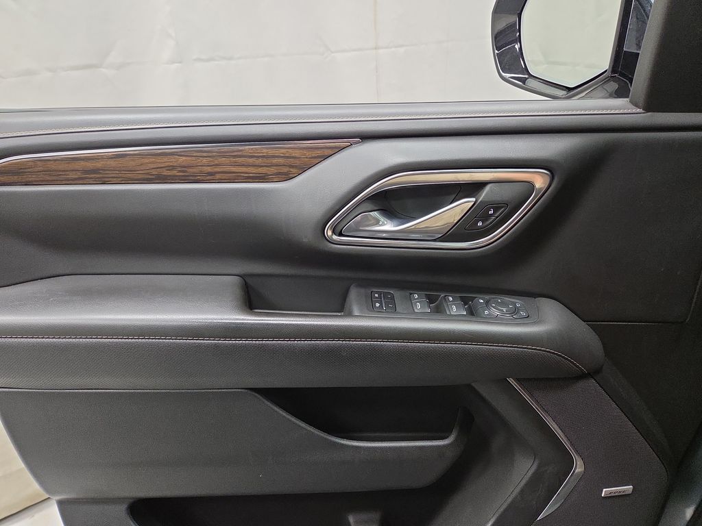 2024 Chevrolet Suburban Premier - Photo 21
