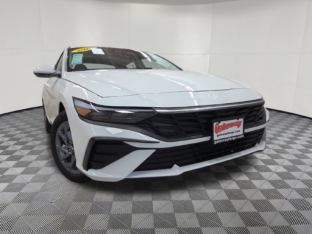 2025 Hyundai Elantra Blue - Photo 2