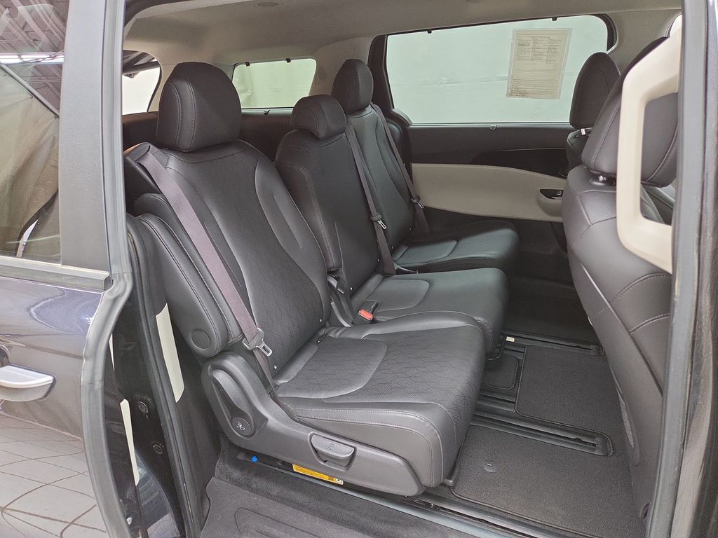 2023 Kia Carnival EX - Photo 11