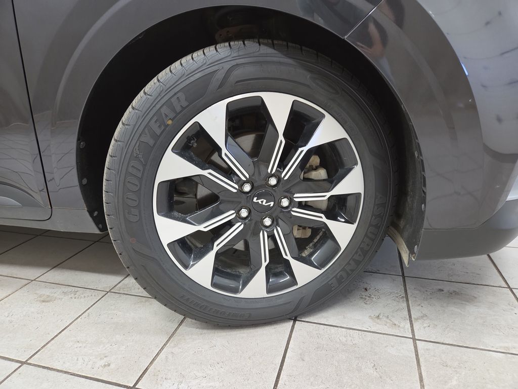 2023 Kia Carnival EX - Photo 8