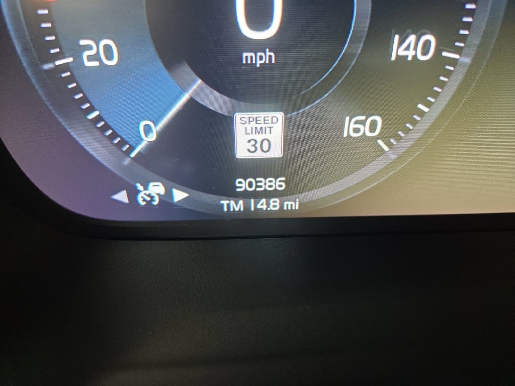 2021 Volvo XC40 R-Design - Photo 24