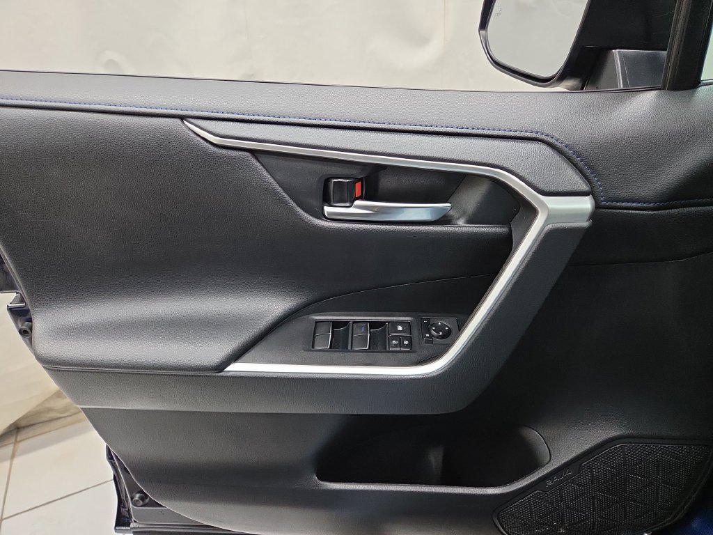 2020 Toyota RAV4 XSE - Photo 20