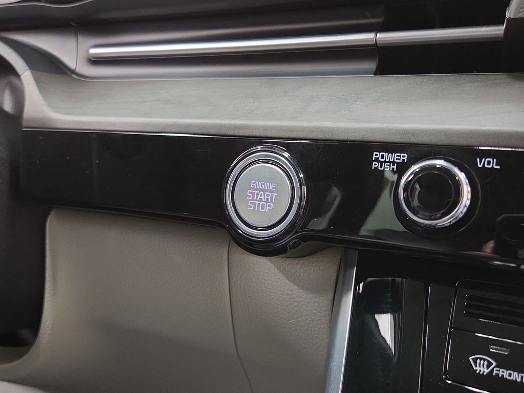 2023 Kia Carnival EX - Photo 18